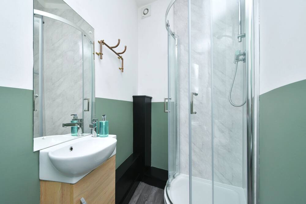 Photo of Bathroom in Newcastle-Under-Lyme