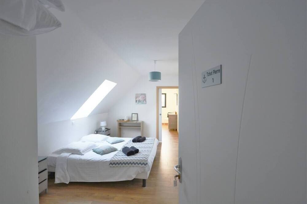 Photo of Bedroom in Saint-Quentin-en-Tourmont