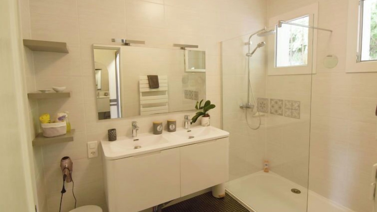 Photo of Bathroom in Saint-Caprais-de-Lerm