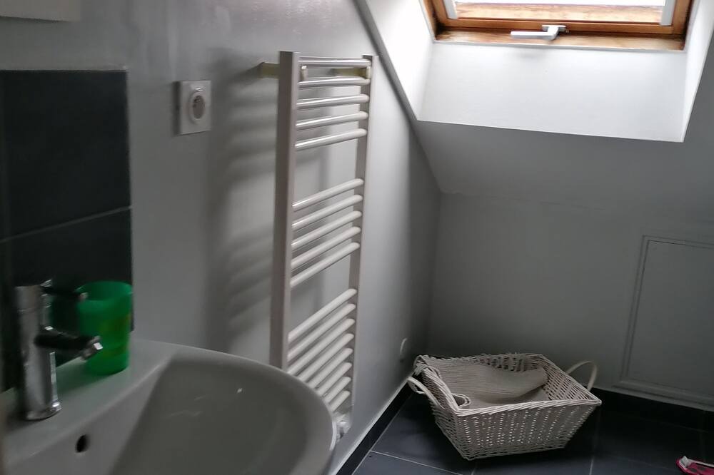 Photo of Bathroom in L'Huisserie