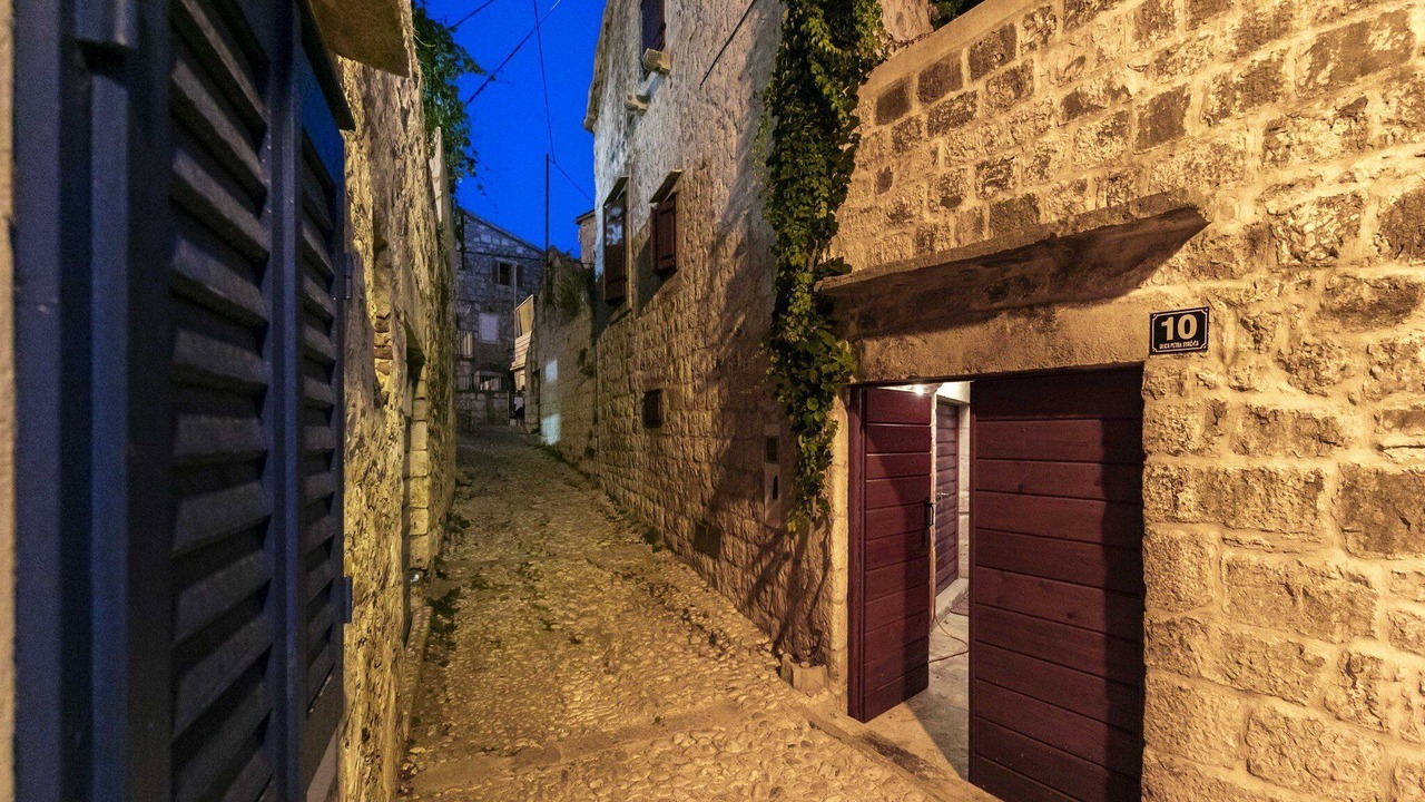 Photo of Others in Vis