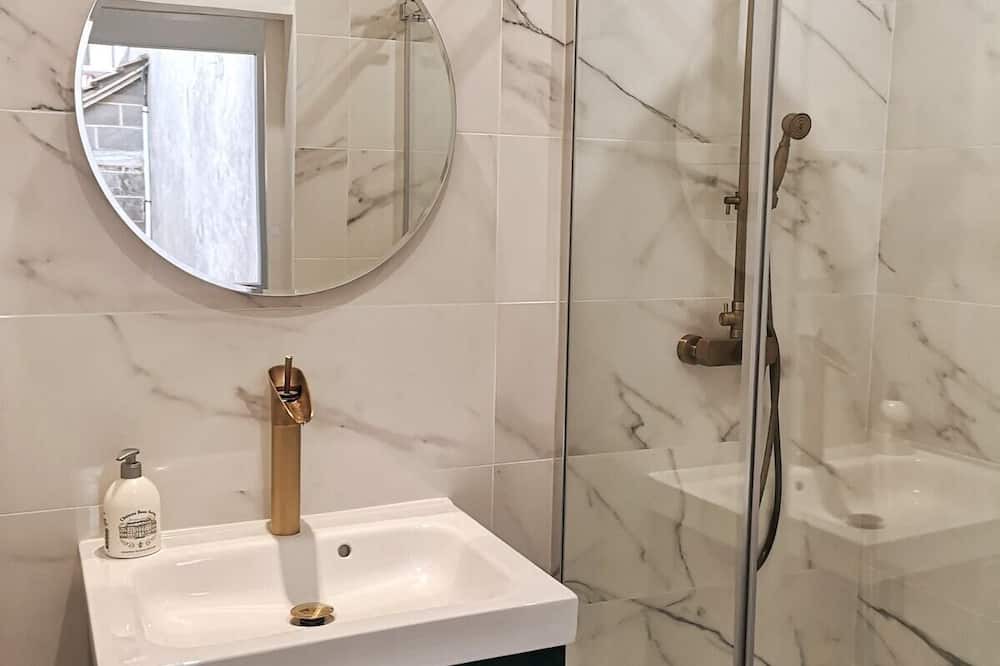 Photo of Bathroom in Jouy