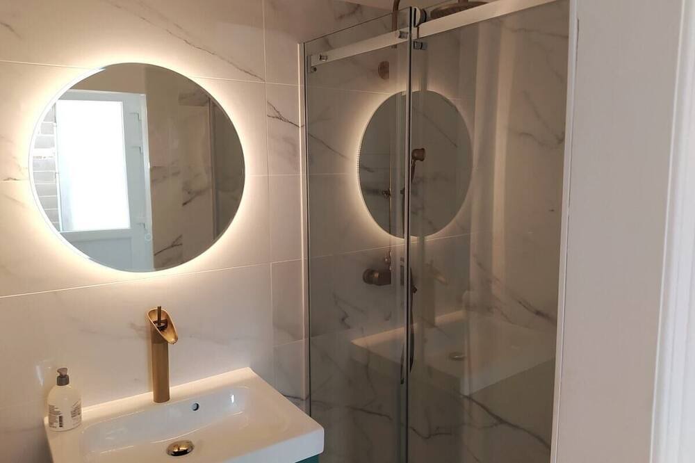 Photo of Bathroom in Jouy