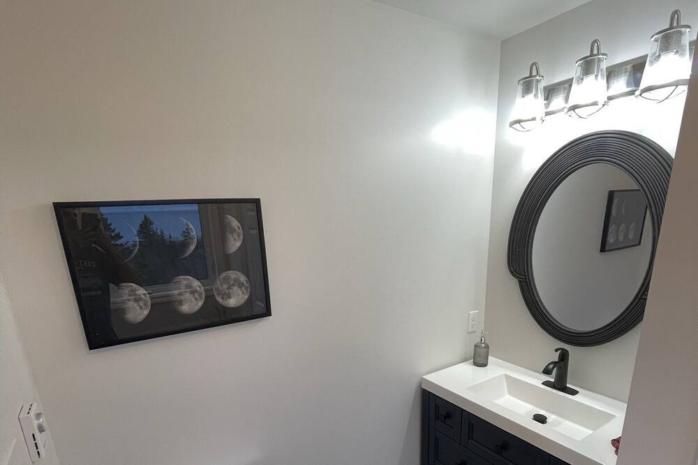 Photo of Bathroom in Hunts Point
