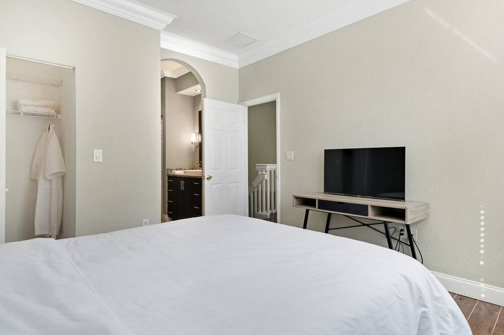 Photo of Bedroom in North Lauderdale