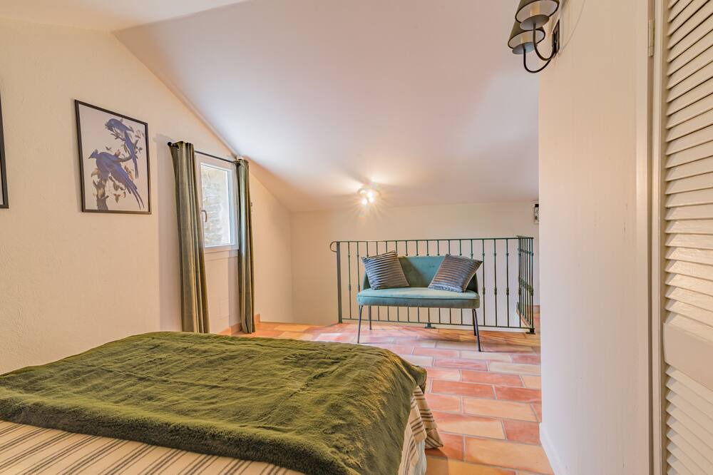 Photo of Bedroom in Piolenc