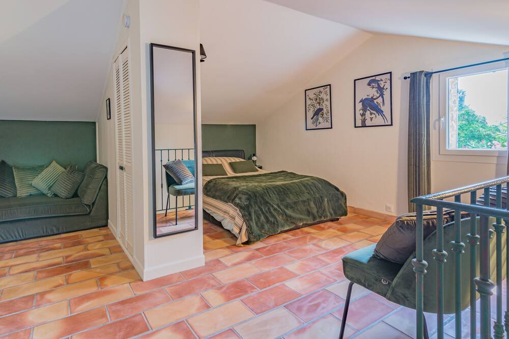 Photo of Bedroom in Piolenc