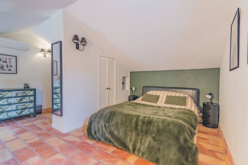 Photo of Bedroom in Piolenc