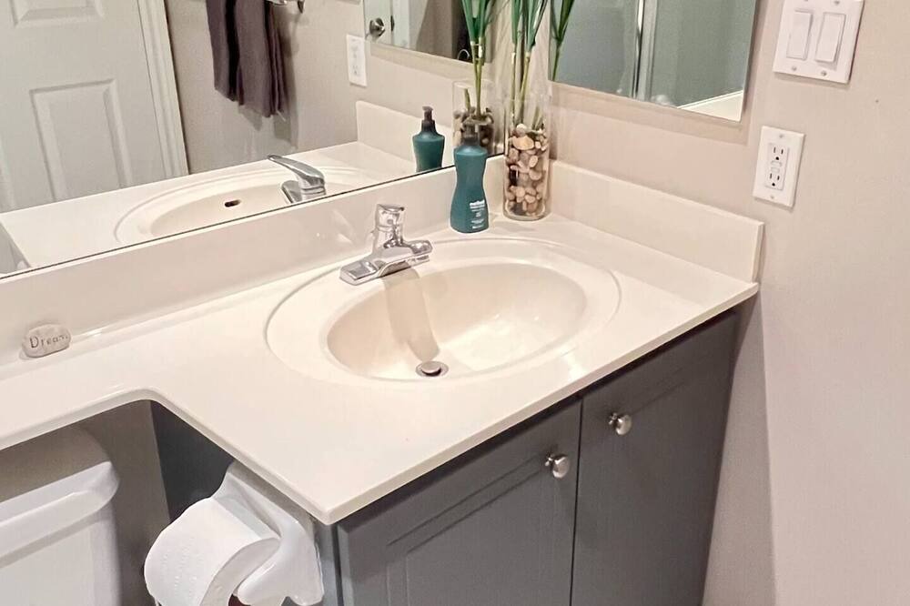 Photo of Bathroom in Fashion District