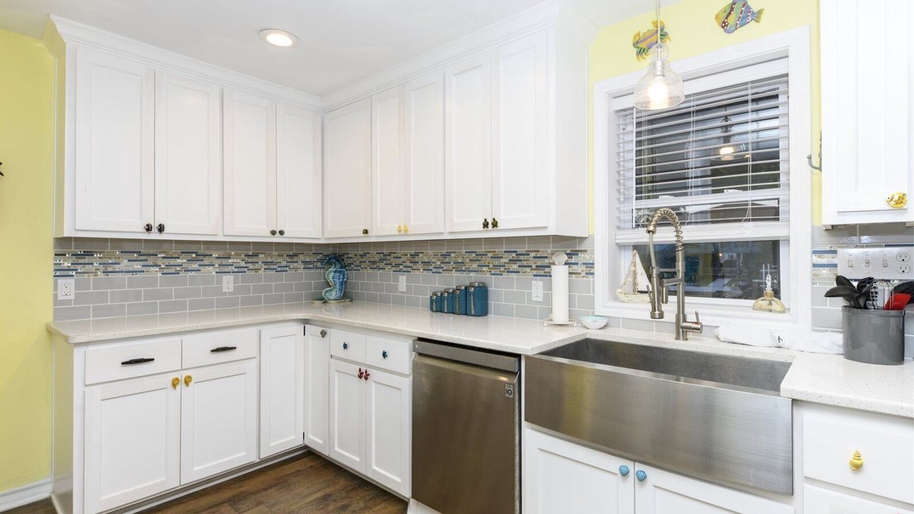 Photo of Kitchen in City-by-the Sea