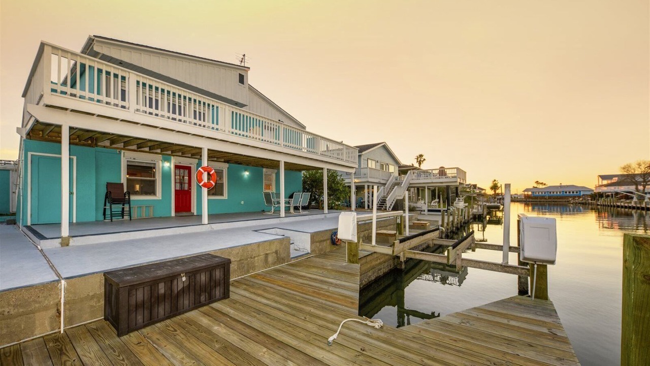 Photo of Outdoor in City-by-the Sea