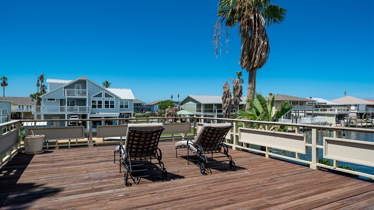 Photo of Outdoor in City-by-the Sea