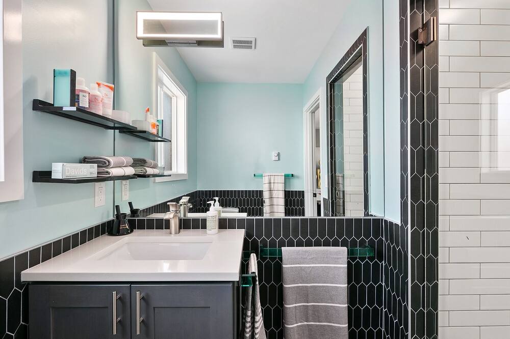 Photo of Bathroom in Central District