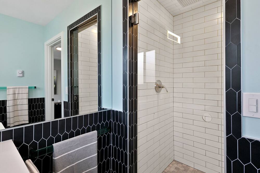 Photo of Bathroom in Central District