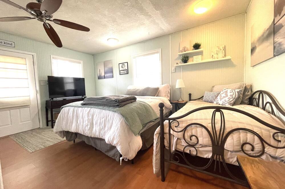 Photo of Bedroom in Cardinal Hills