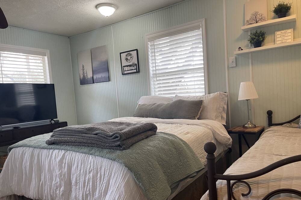 Photo of Bedroom in Cardinal Hills