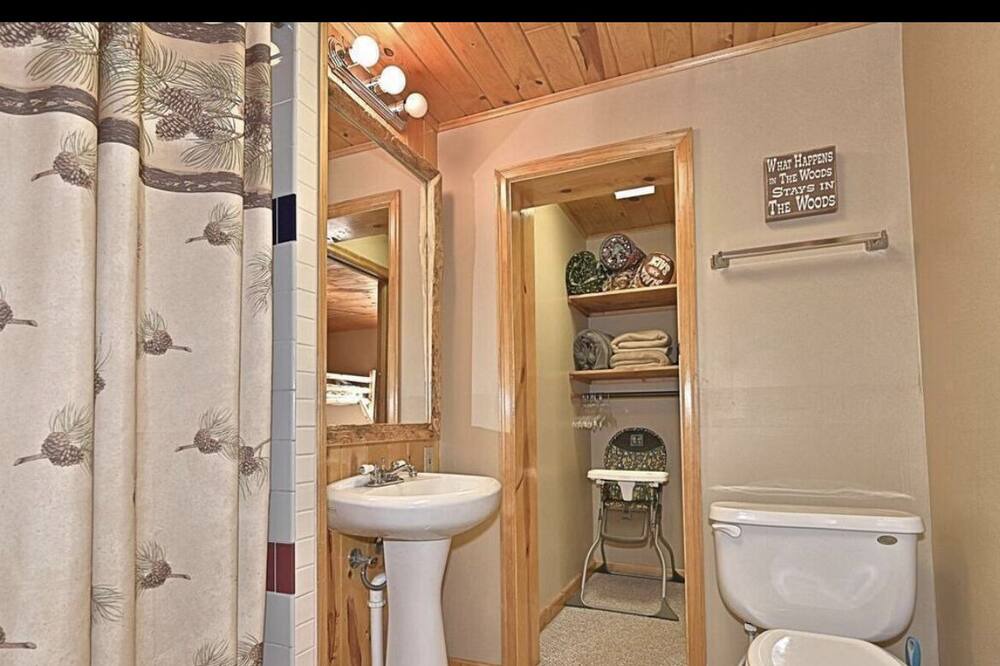 Photo of Bathroom in Oslund
