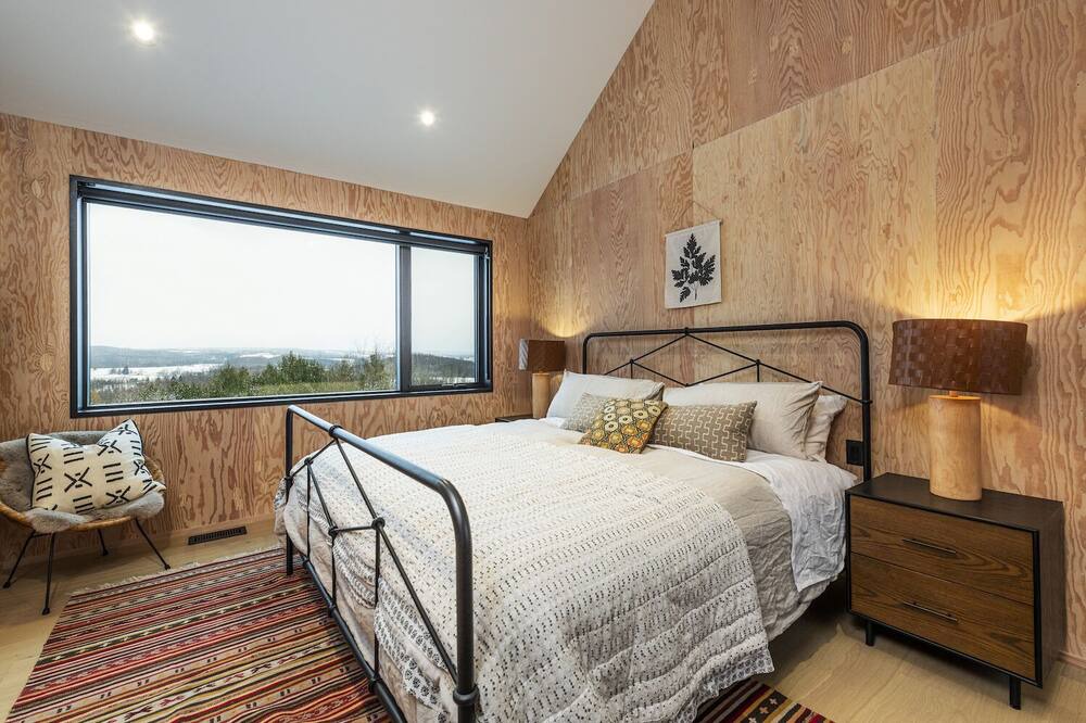 Photo of Bedroom in Meaford