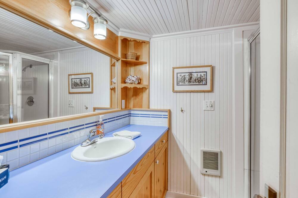 Photo of Bathroom in Rockaway Beach