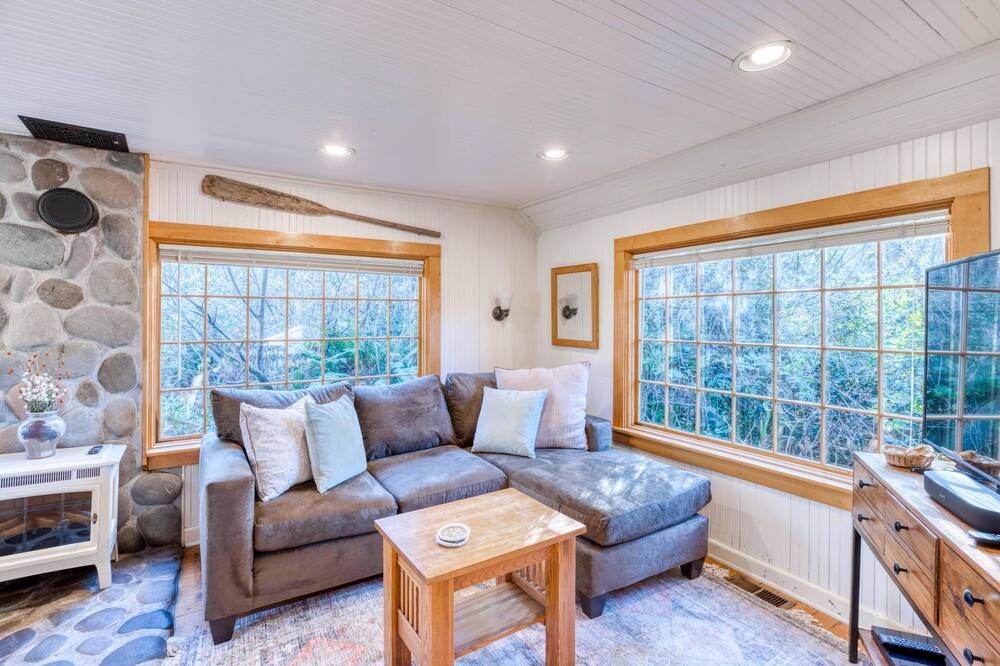 Photo of Livingroom in Rockaway Beach