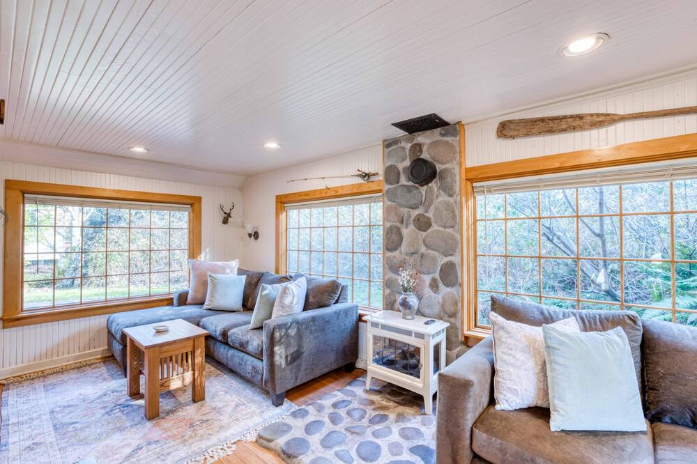 Photo of Livingroom in Rockaway Beach