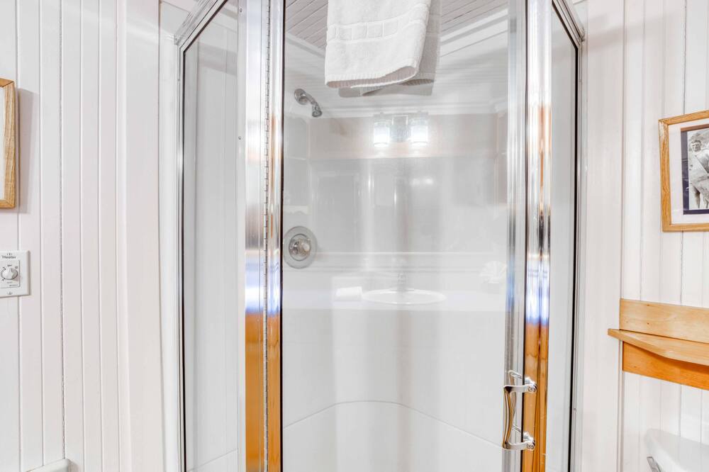 Photo of Bathroom in Rockaway Beach