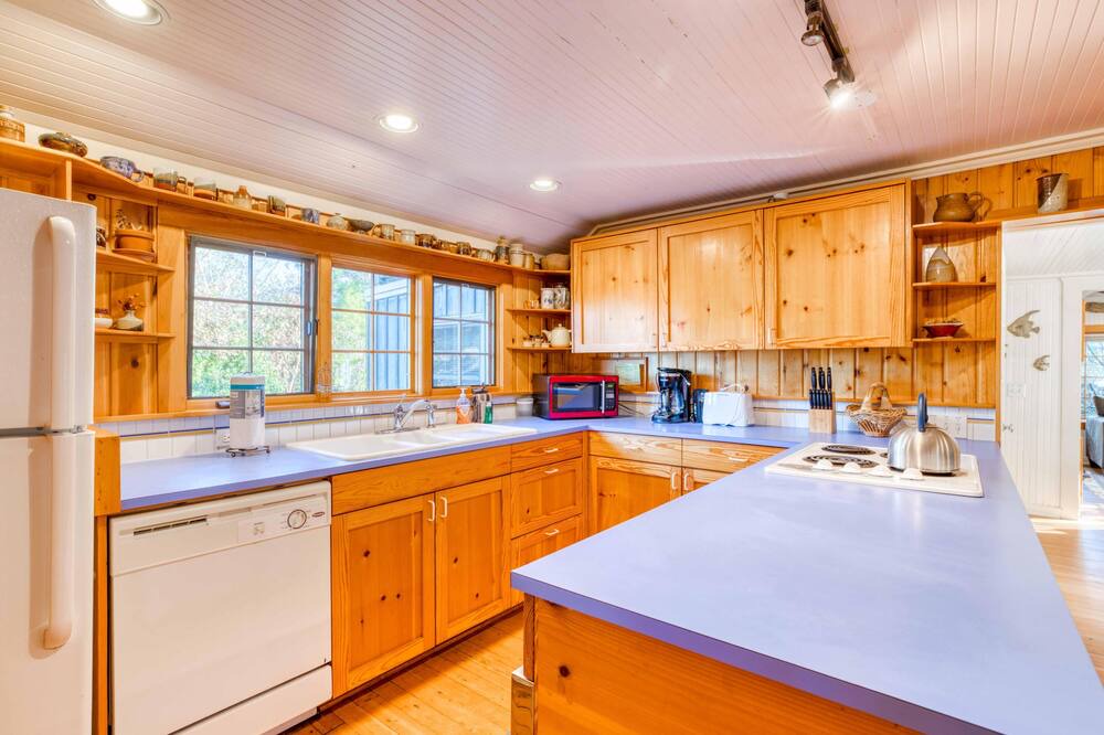 Photo of Kitchen in Rockaway Beach