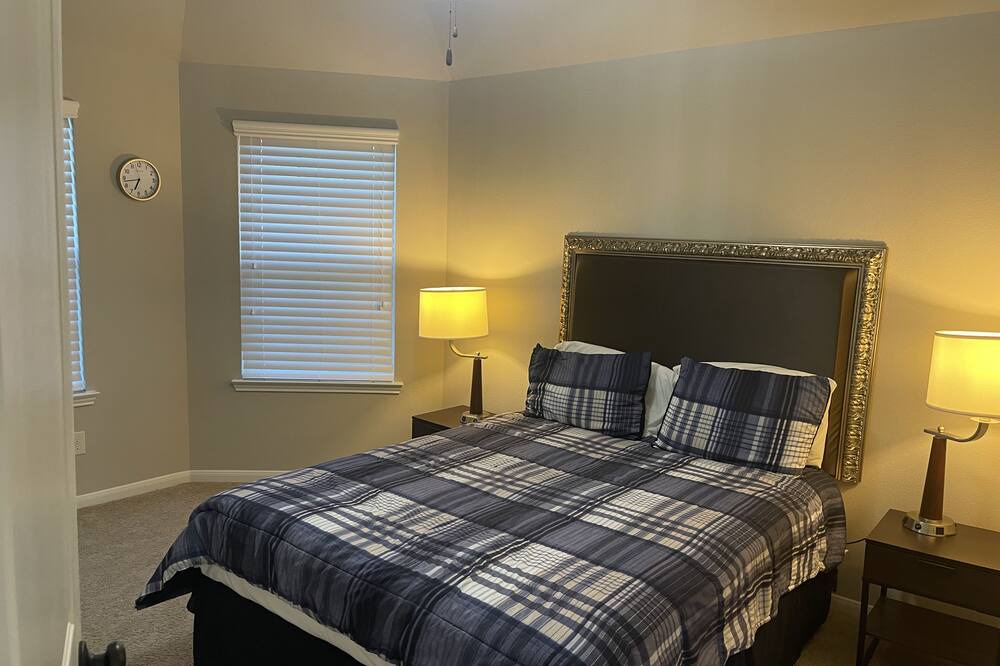 Photo of Bedroom in Humble