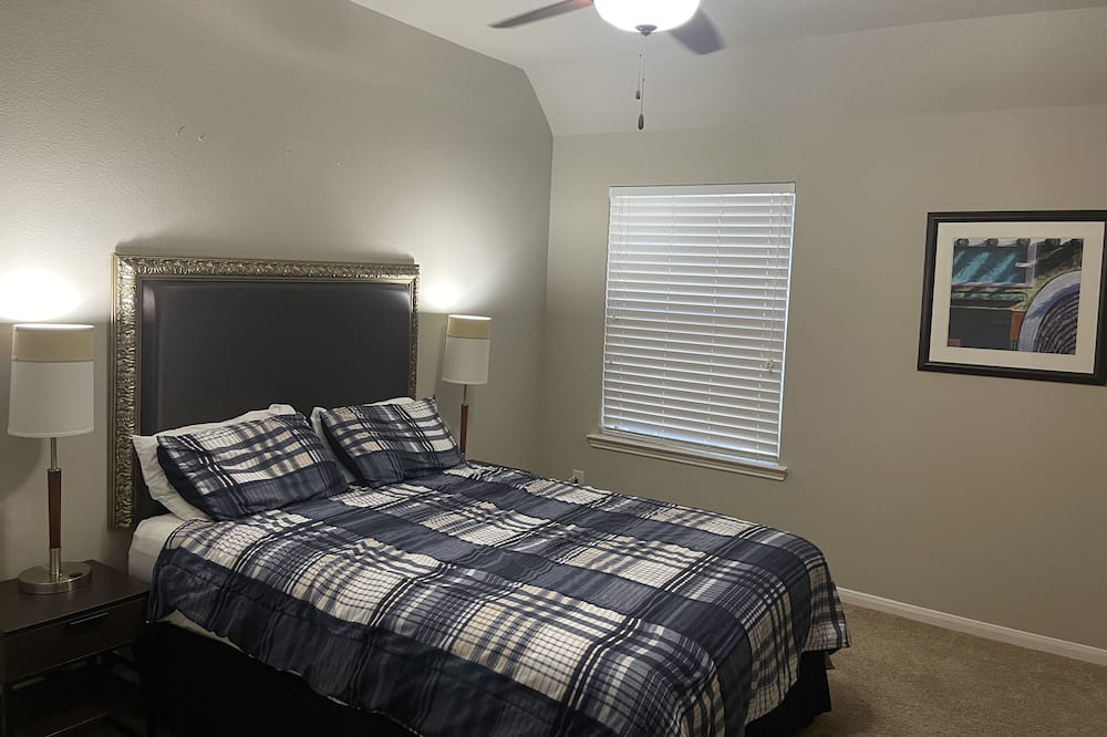 Photo of Bedroom in Humble