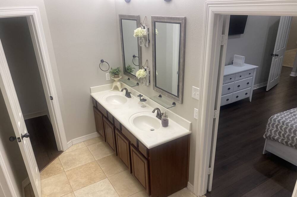 Photo of Bathroom in Seven Coves