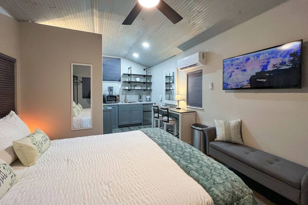 Photo of Bedroom in Valrico