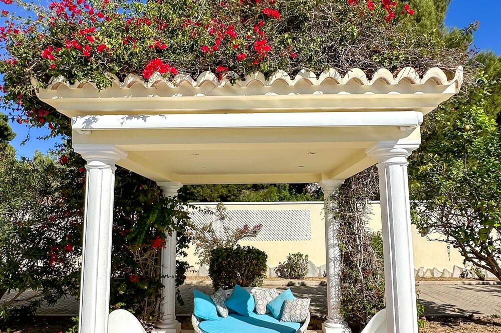 Photo of Outdoor in Arnella