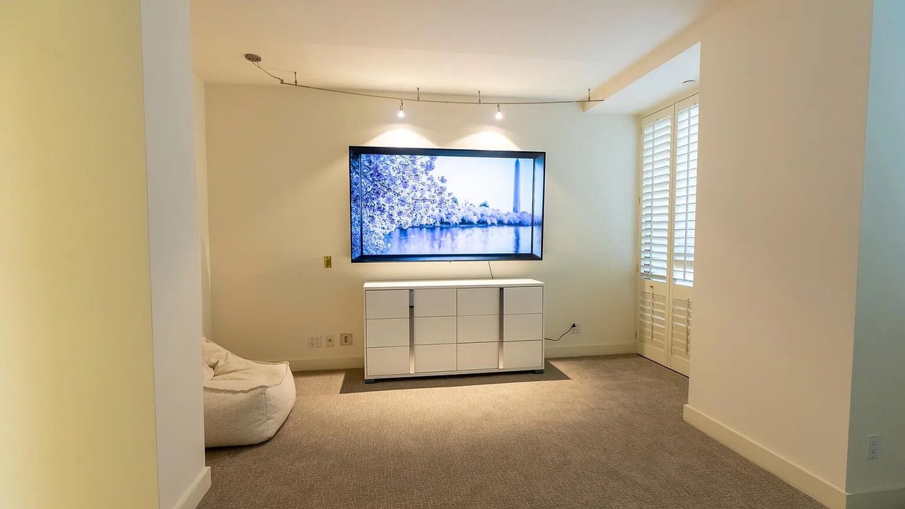 Photo of Others in Financial District