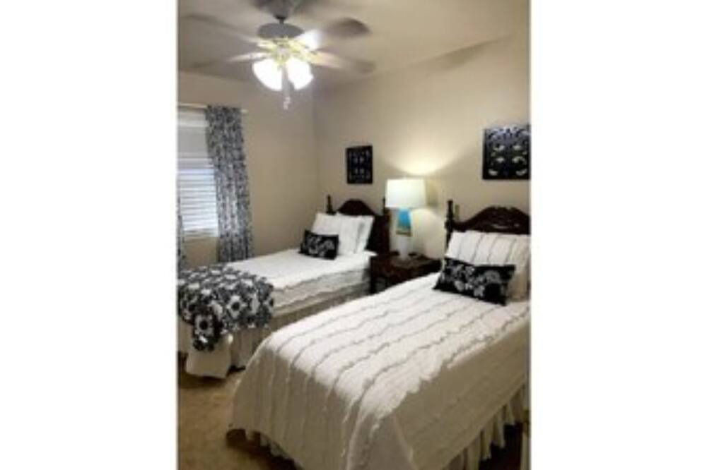 Photo of Bedroom in Maysville