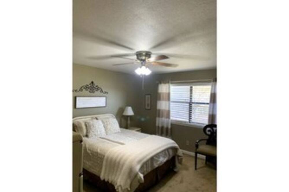 Photo of Bedroom in Maysville