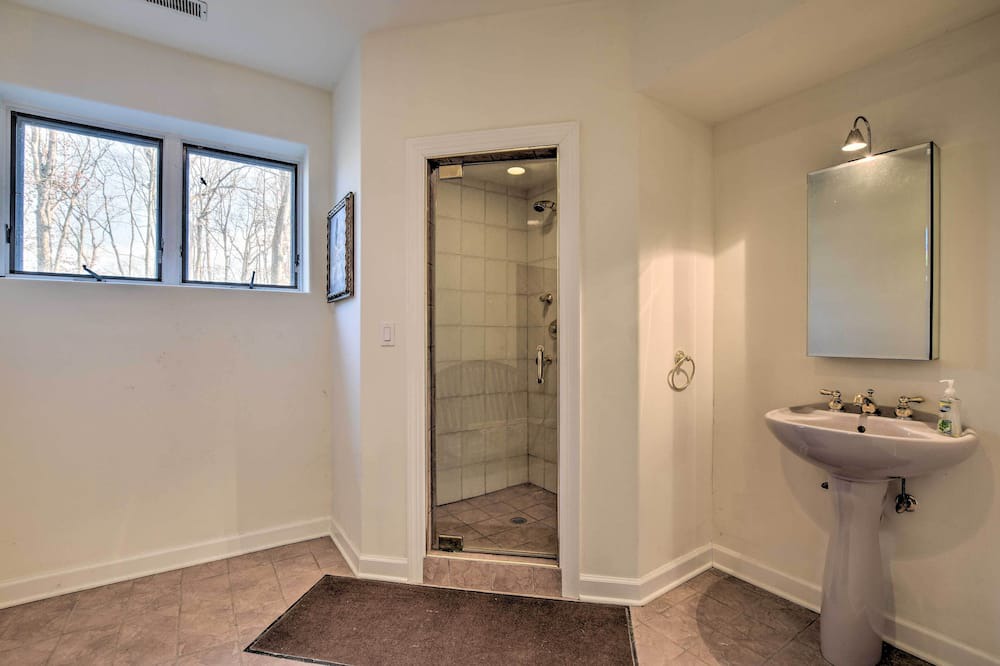 Photo of Bathroom in Riverwoods