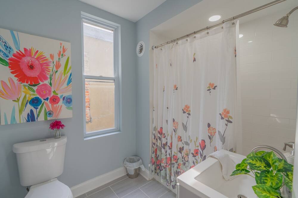 Photo of Bathroom in Brewerytown