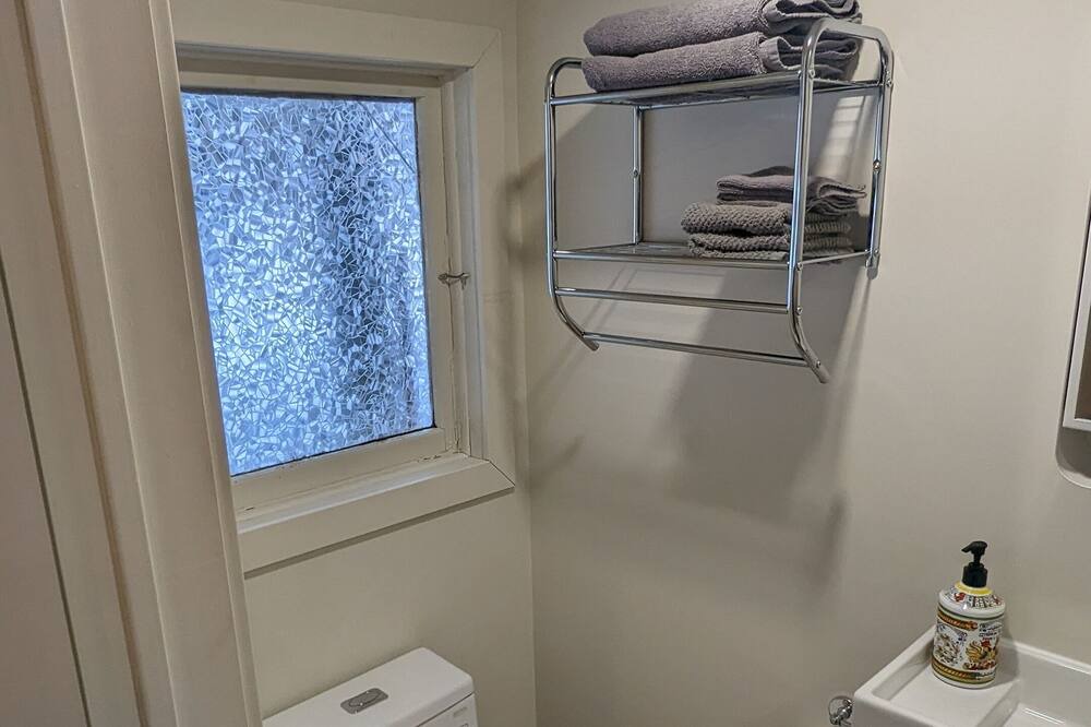 Photo of Bathroom in Saint-Mathieu-du-Parc