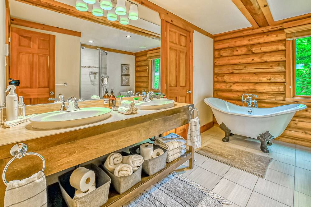 Photo of Bathroom in Saint-Faustin-Lac-Carre