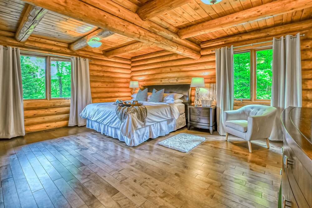 Photo of Bedroom in Saint-Faustin-Lac-Carre