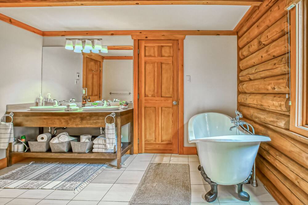 Photo of Bathroom in Saint-Faustin-Lac-Carre