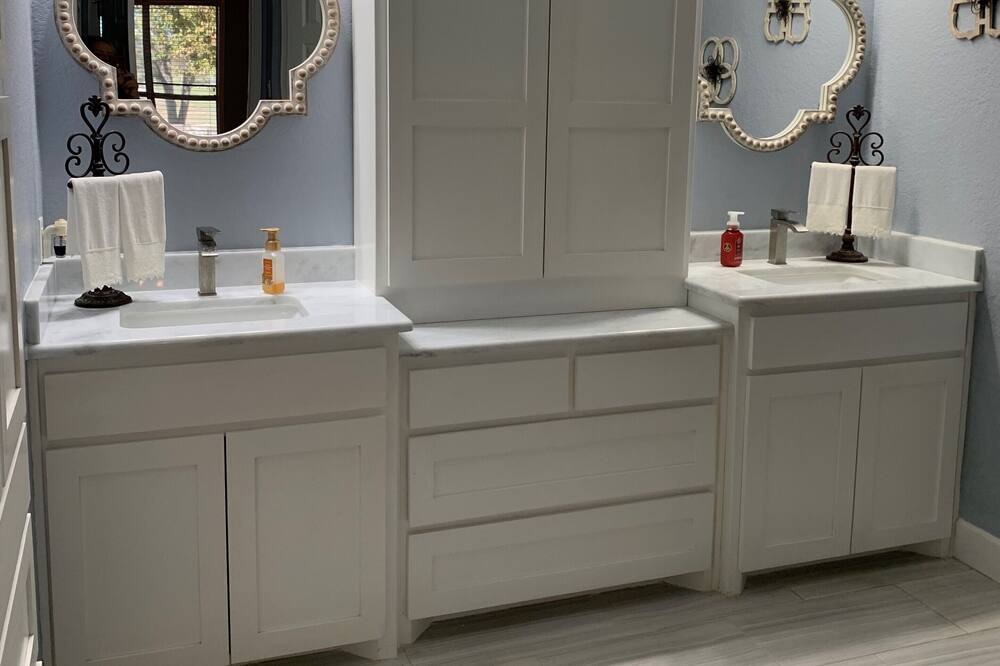 Photo of Bathroom in Morgans Point Resort