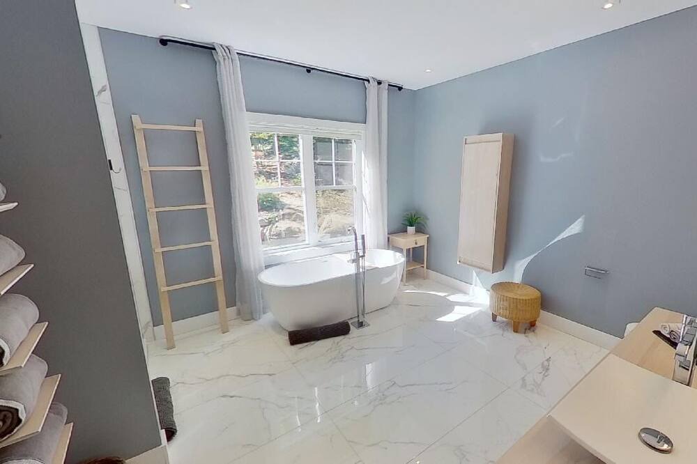Photo of Bathroom in Mille-Isles