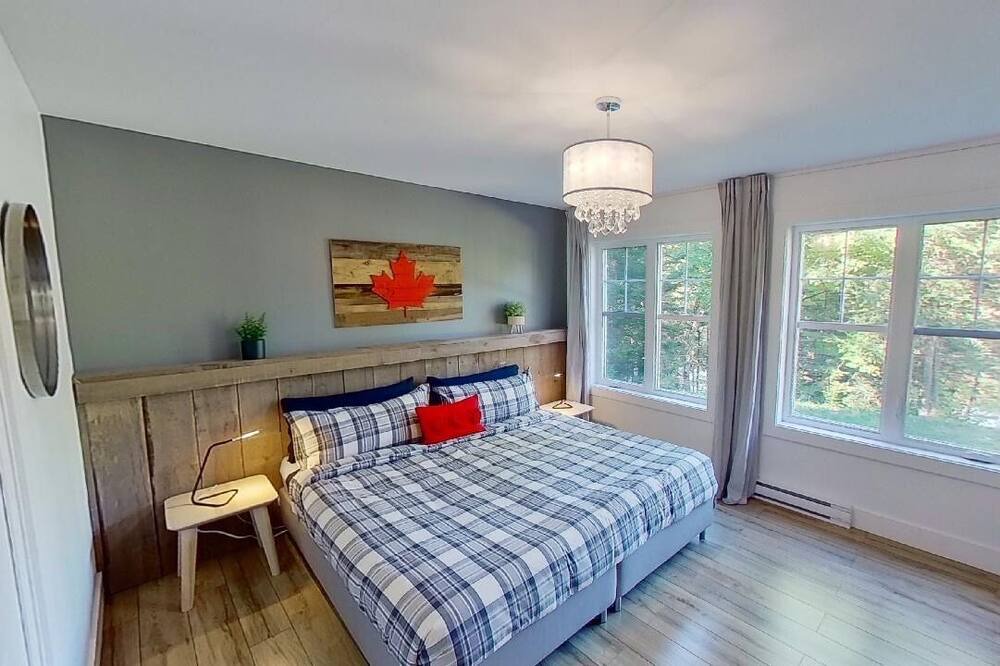 Photo of Bedroom in Mille-Isles