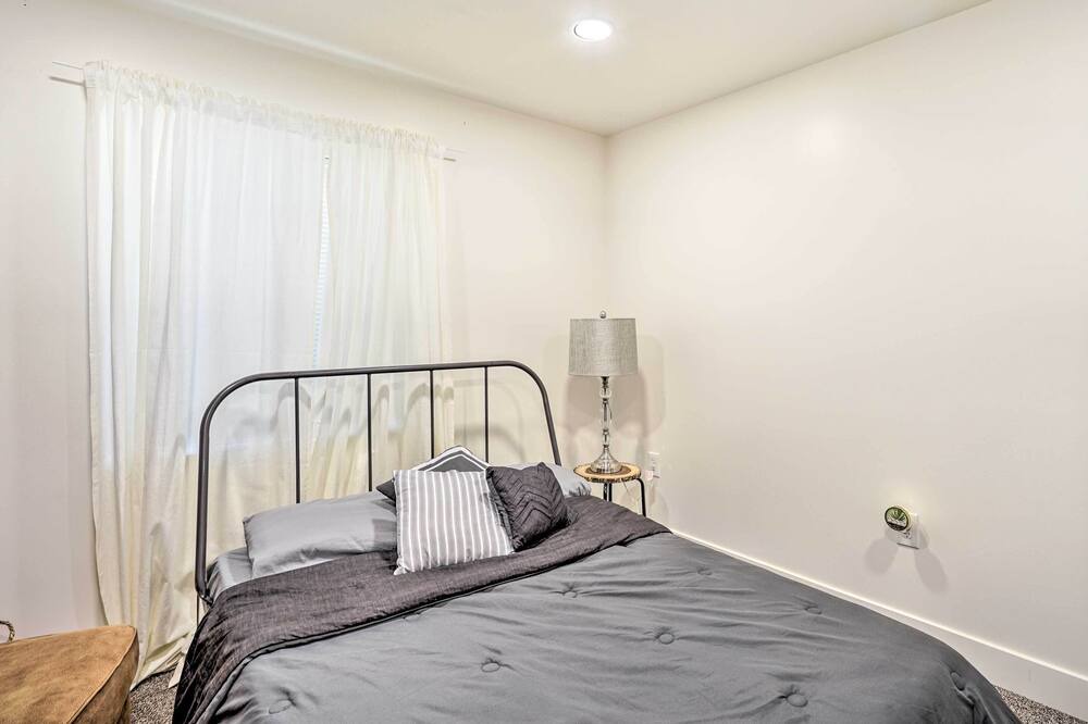 Photo of Bedroom in Lake Point