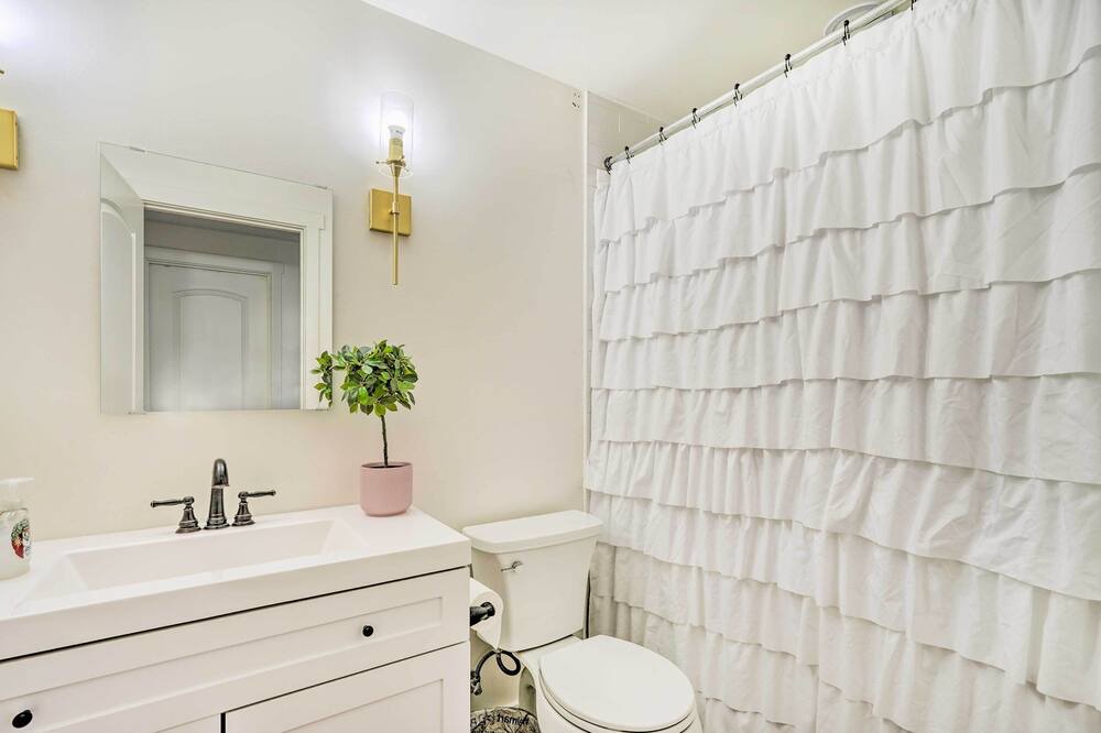 Photo of Bathroom in Lake Point