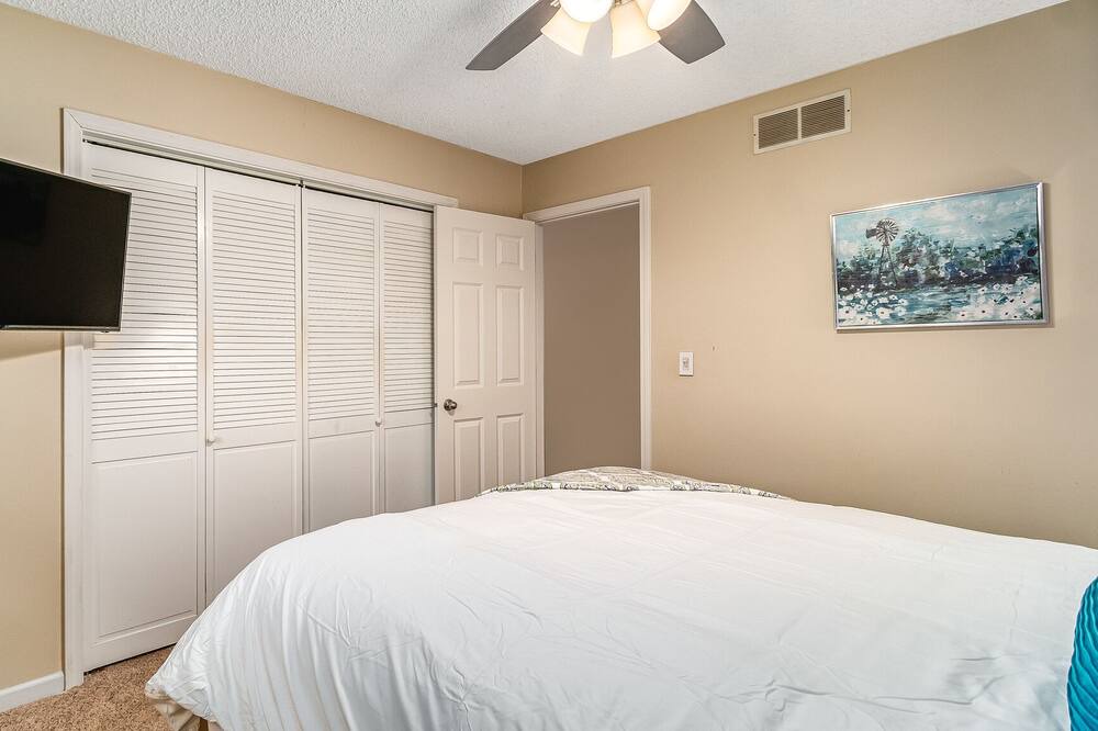 Photo of Bedroom in Elgin