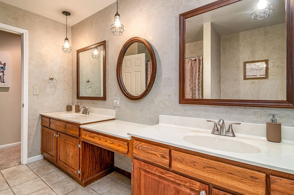 Photo of Bathroom in Elgin