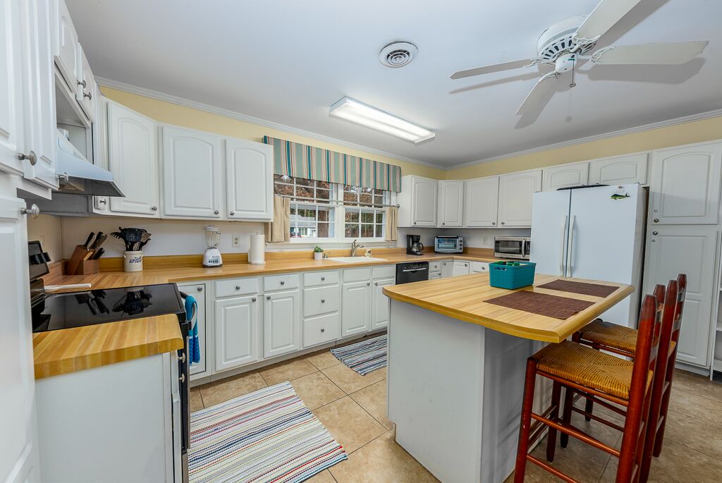 Photo of Kitchen in Pine Knoll Shores