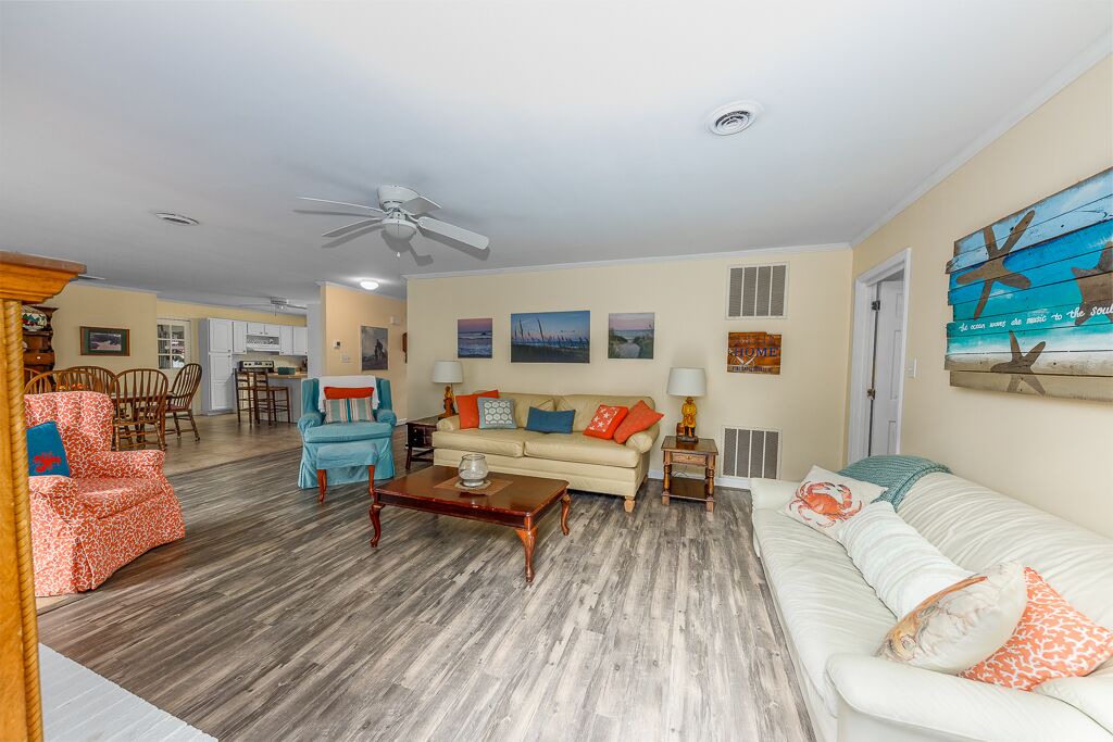 Photo of Livingroom in Pine Knoll Shores